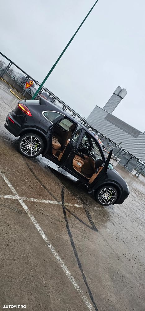 Porsche Cayenne S E-Hybrid Platinum Edition - 18