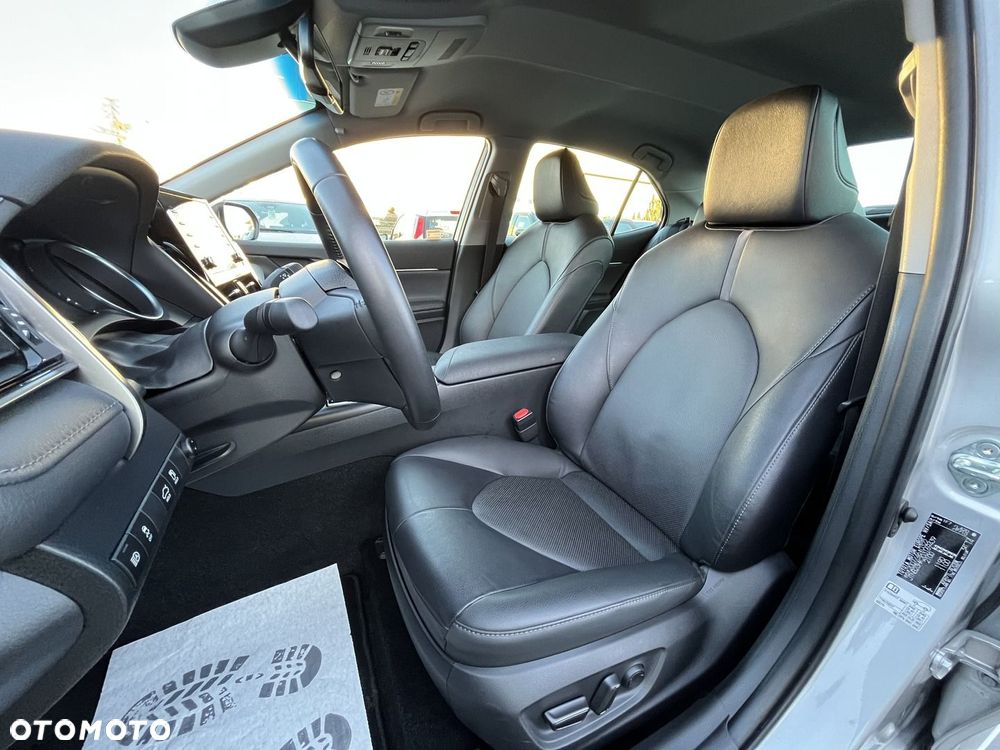 Toyota Camry 2.5 Hybrid Comfort CVT - 24