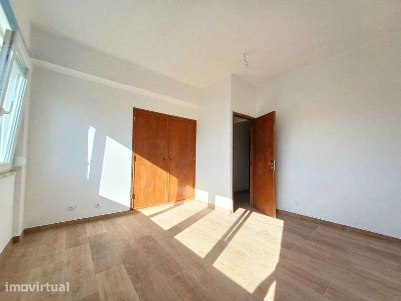 Apartamento T3 - Mira de Aire - Arrenda - Grande imagem: 2/12
