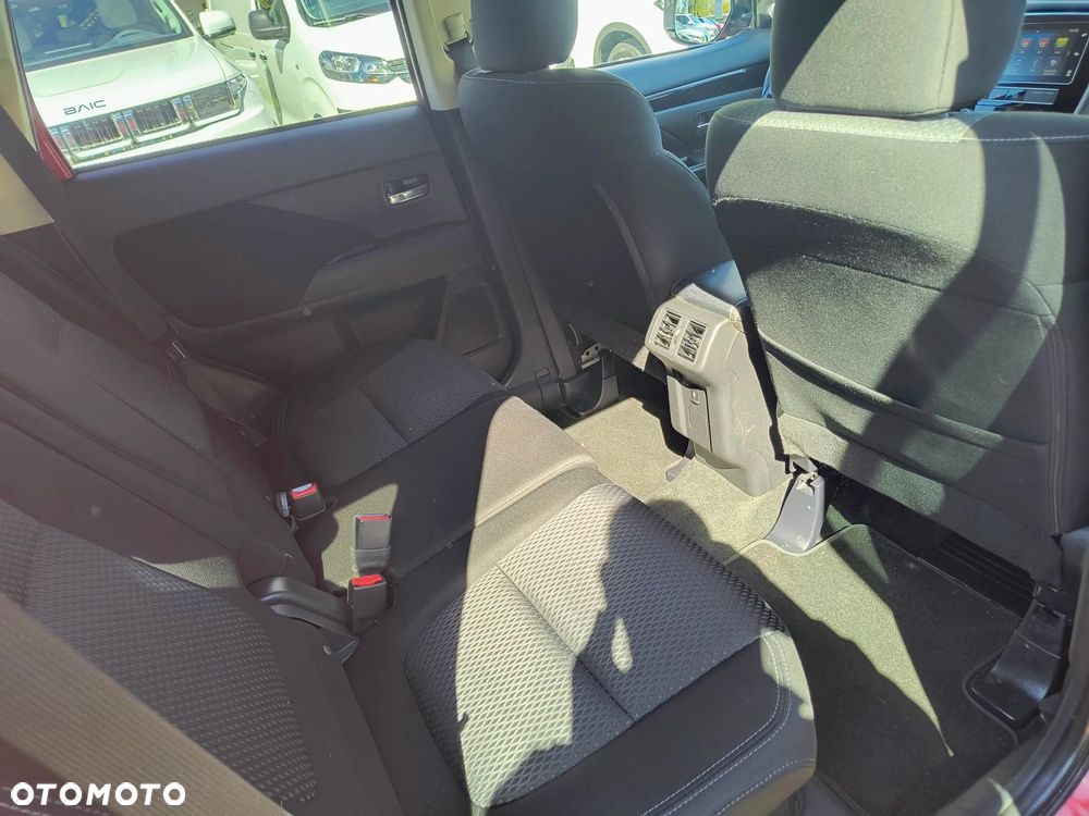 Mitsubishi Outlander 2.0 Intense + 4WD CVT - 15