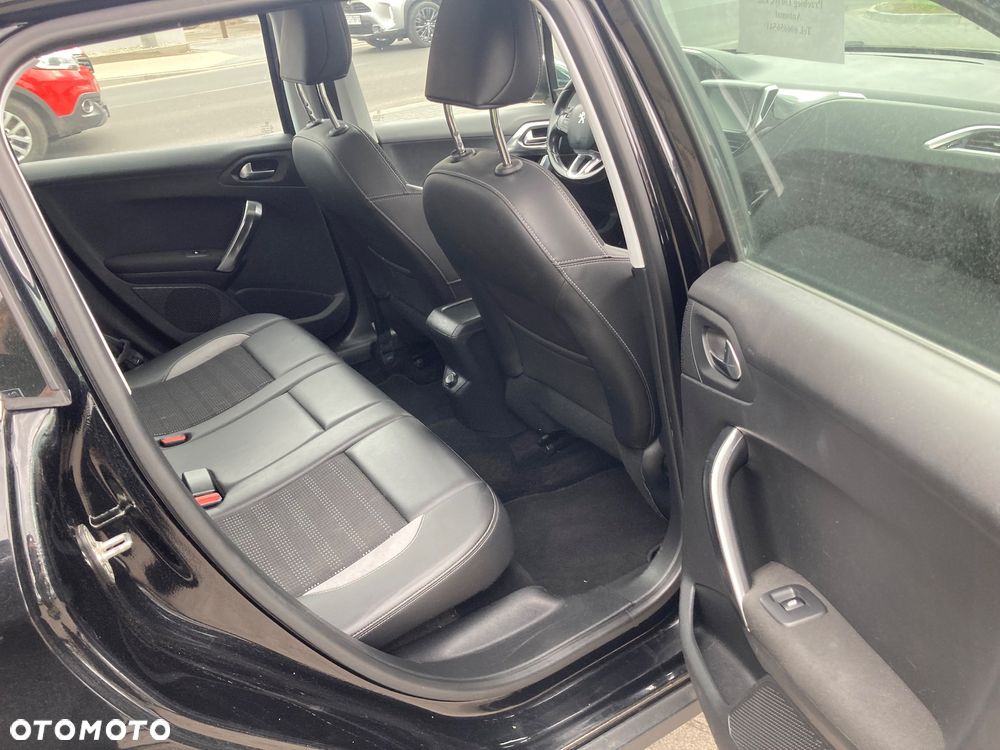 Peugeot 2008 - 8