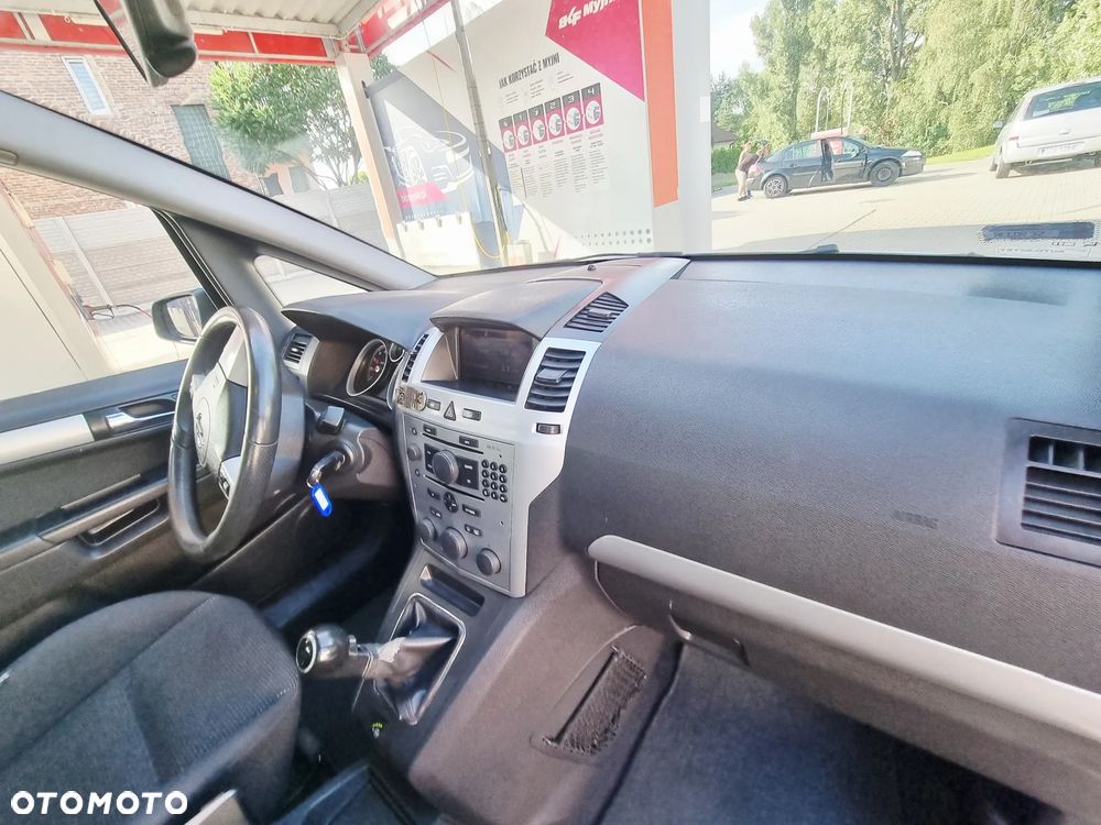 Opel Zafira 1.8 Cosmo - 29