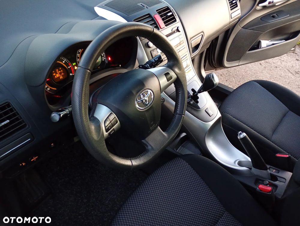 Toyota Auris 1.6 Premium Comfort MS - 11