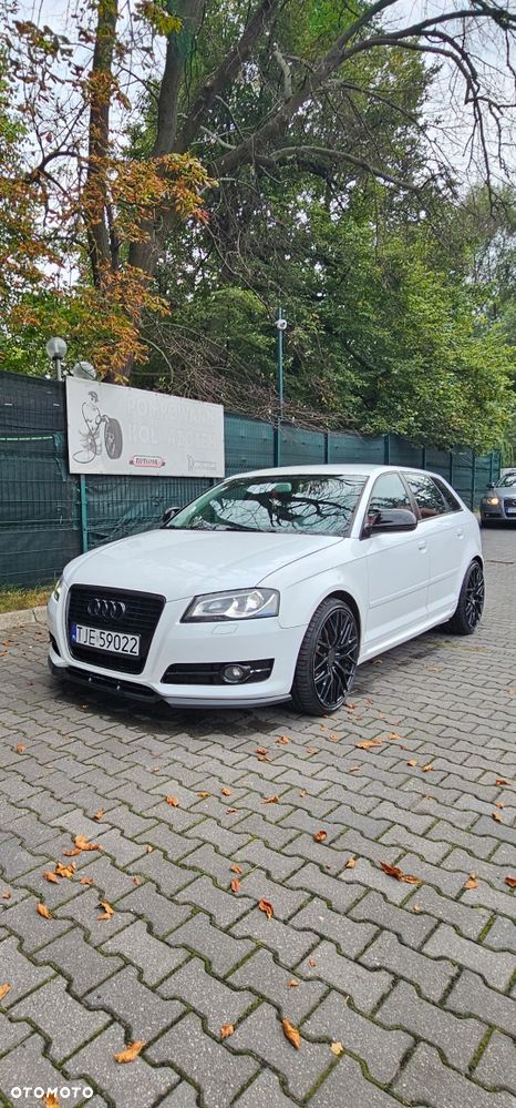 Audi A3 Sportback - 1