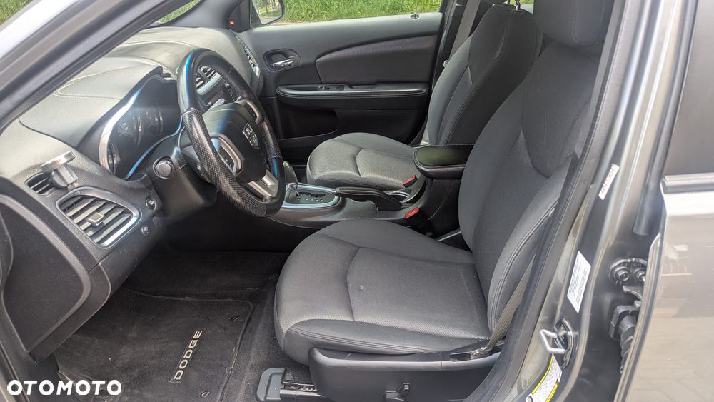 Dodge Avenger - 14