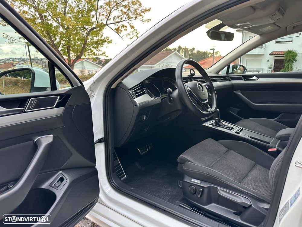 VW Passat Variant 2.0 TDI R-Line - 22