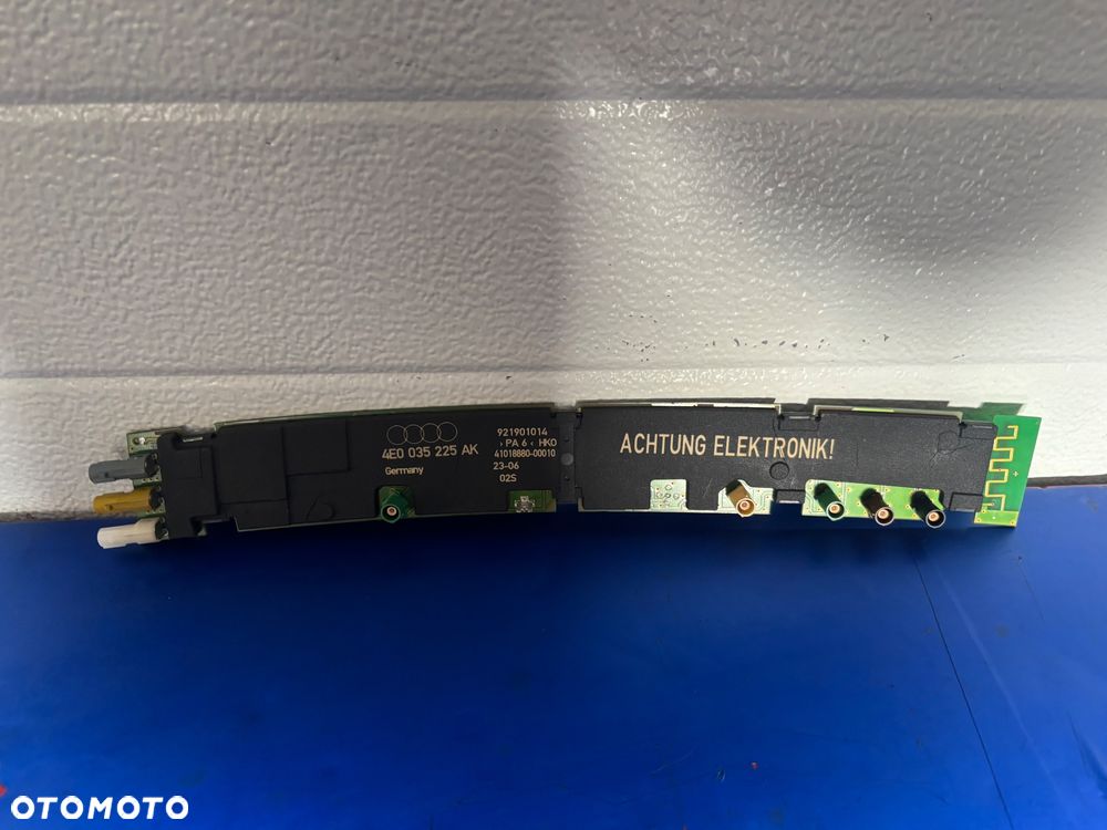 AUDI A8 D3 WZMACNIACZ ANTENY 4E0035225AK - 1