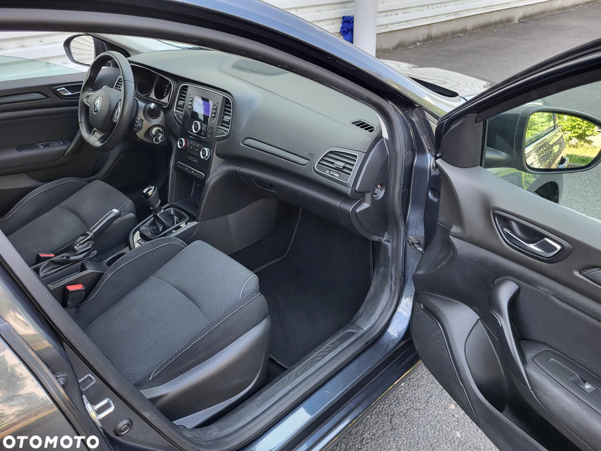 Renault Megane ENERGY TCe 100 LIFE - 6