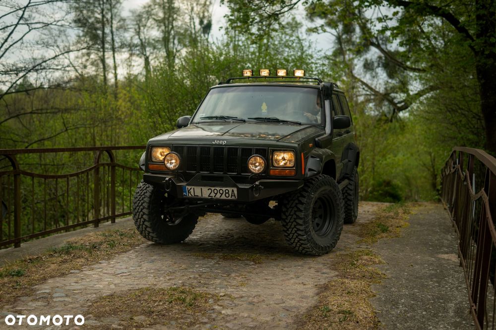 Jeep Cherokee 4.0 Limited - 1
