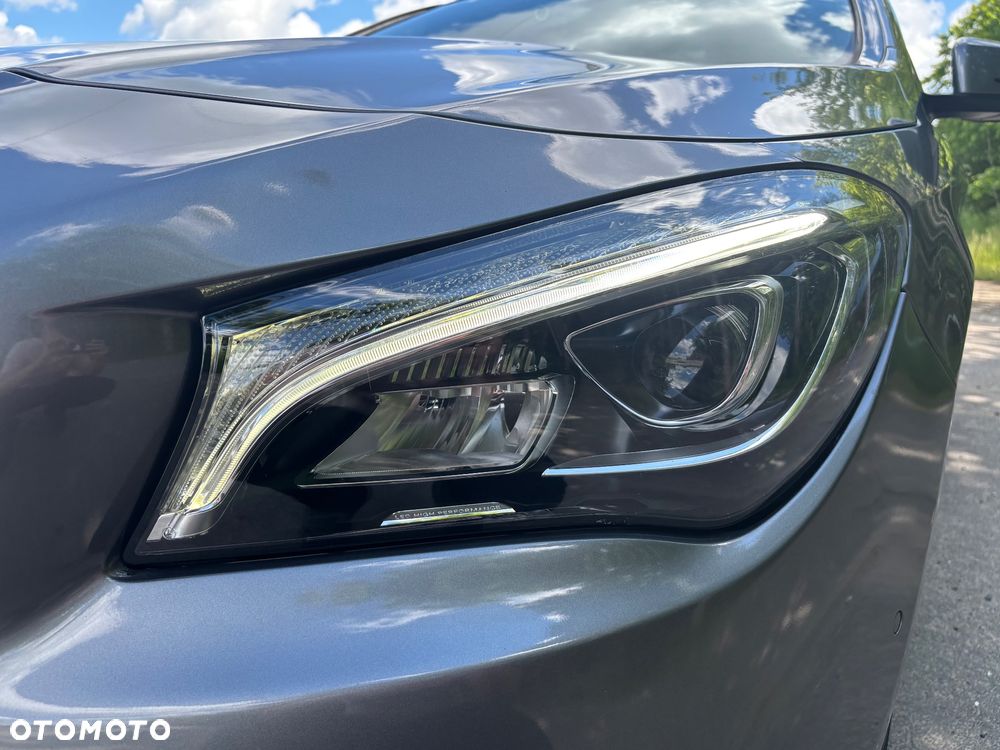 Mercedes-Benz CLA 250 7G-DCT UrbanStyle Edition - 24