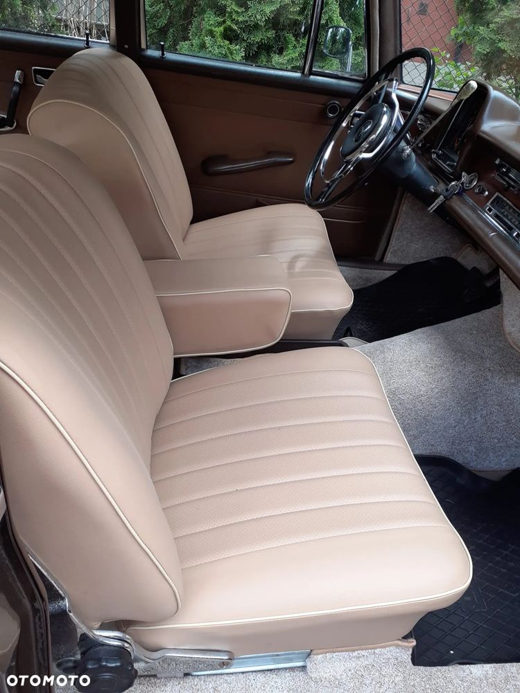 Mercedes-Benz W111 - 4