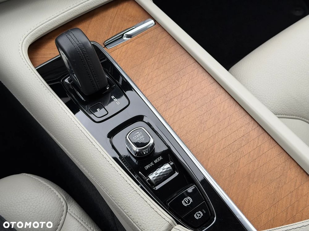 Volvo V90 D5 AWD Momentum Pro - 20