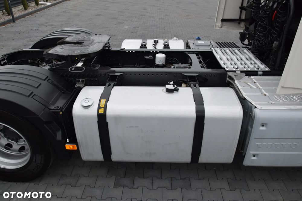 Volvo FH500 / EURO 6 / NOWY MODEL / KLIMATYZACJA POSTOJOWA / ACC / LEDY / 2 ZBIORNIKI / 2022 / NISKI PRZEBIEG / SERWISOWANY / SPROWADZONY - 18