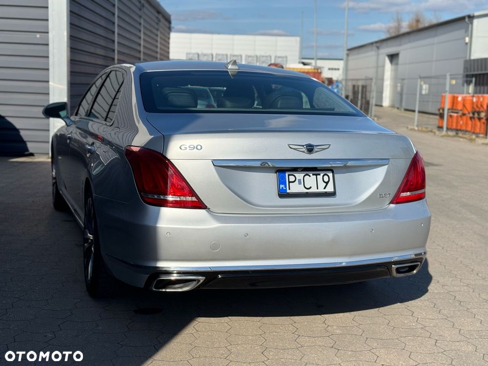 Genesis G90 - 25