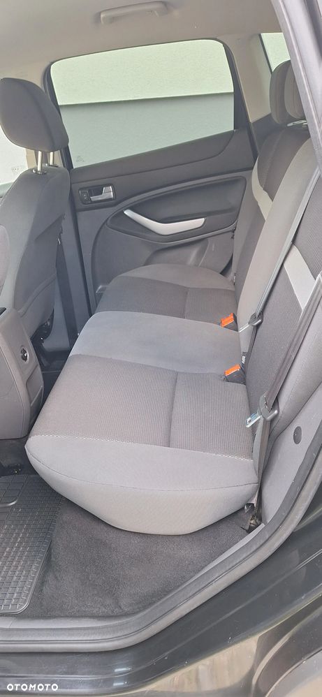 Ford Kuga 2.0 TDCi 2x4 Trend - 6