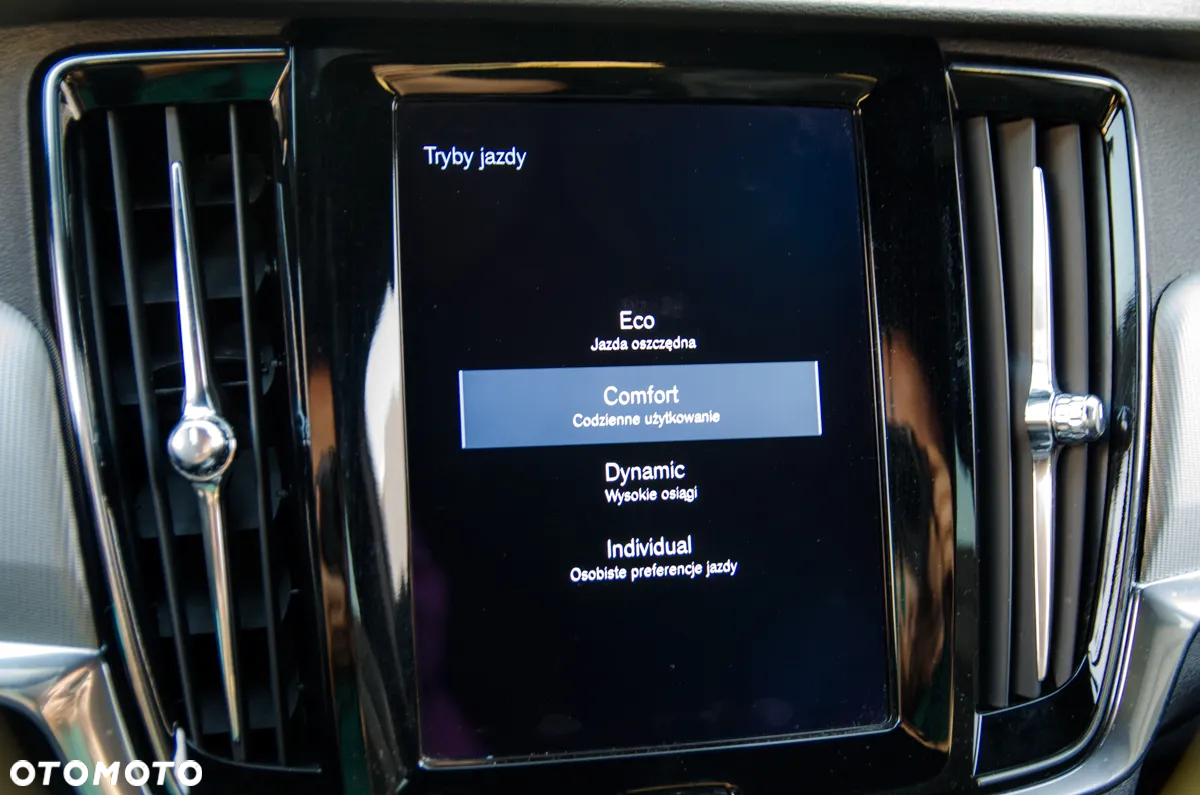 Volvo V90 D4 Geartronic R Design - 32