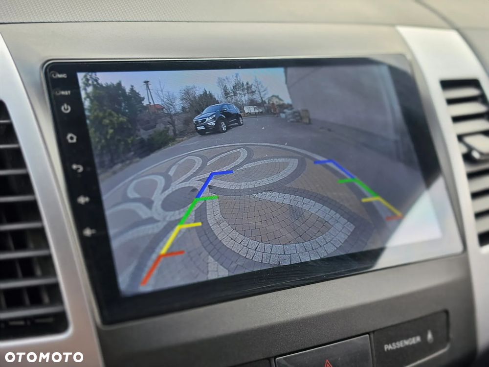 Mitsubishi Outlander - 22