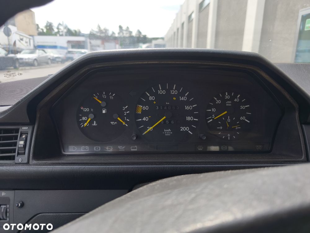 Mercedes-Benz W124 (1984-1993) - 11