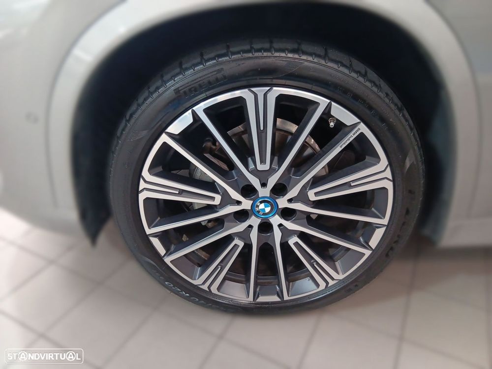 BMW iX1 eDrive20 Pack Desportivo M — photo 4