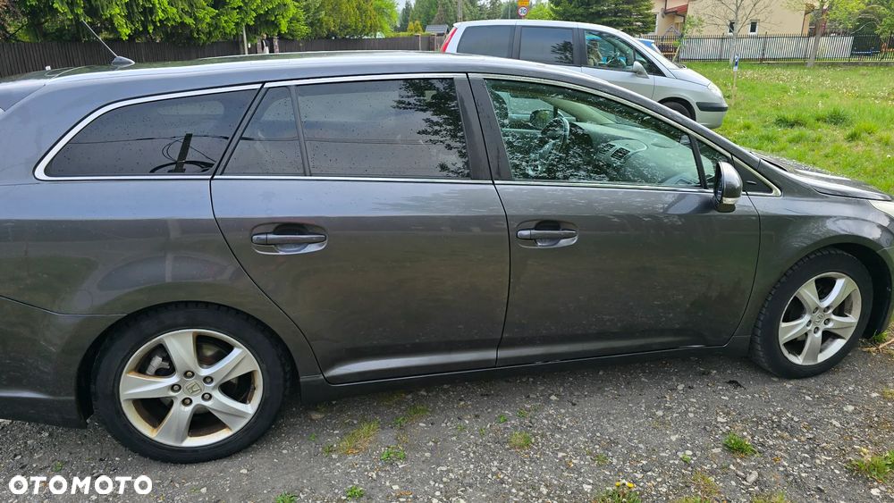 Toyota Avensis 2.0 D-4D Premium - 10