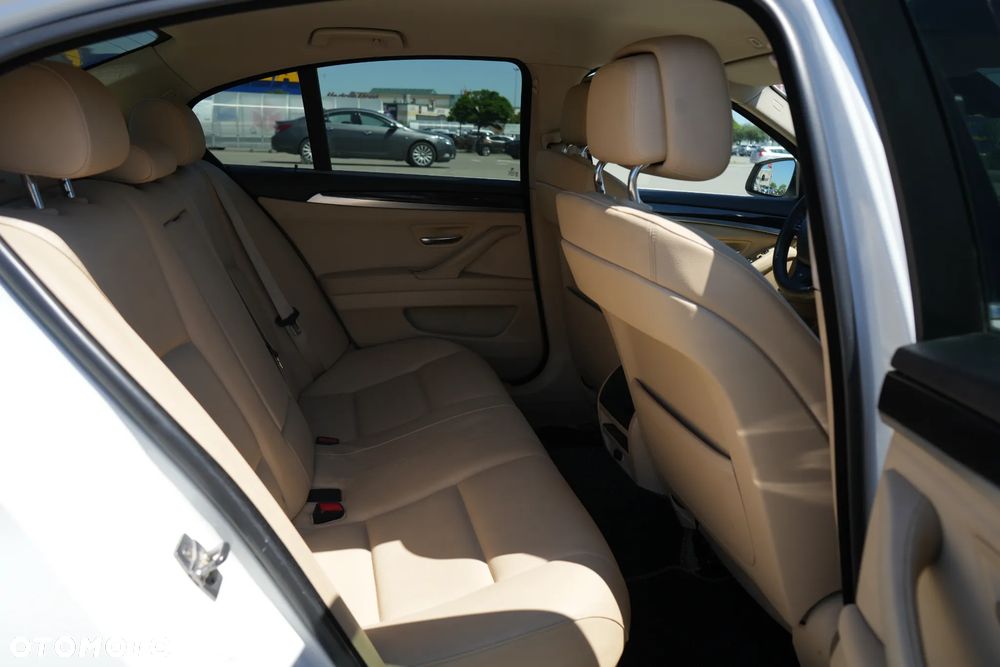 BMW Seria 5 520i - 31