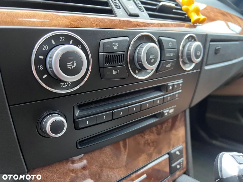 BMW Seria 5 525d - 15