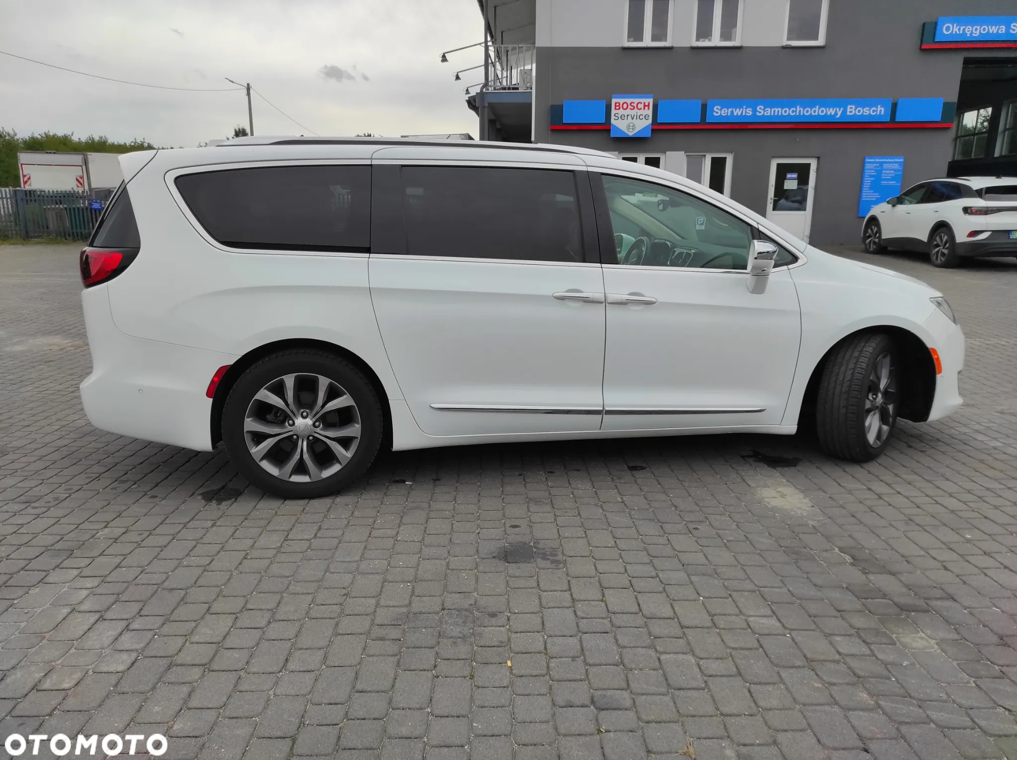 Chrysler Pacifica - 8