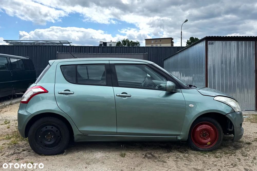 Suzuki Swift - 4