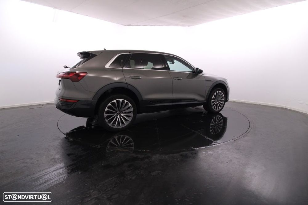 Audi Q8 e-Tron 55 quattro Advanced - 8