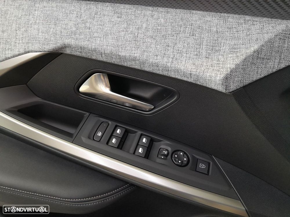 Peugeot E-3008 73 kWh Allure - 18