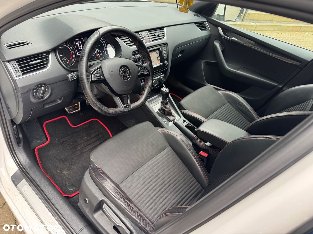 Skoda Octavia 2.0 TDI DSG RS - 22