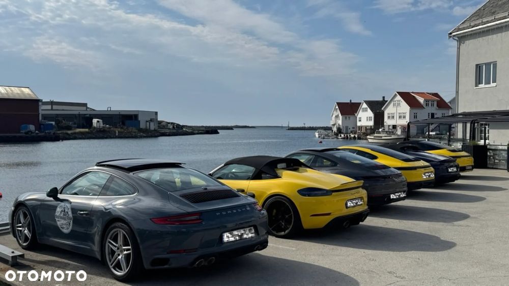 Porsche 911 Carrera - 4