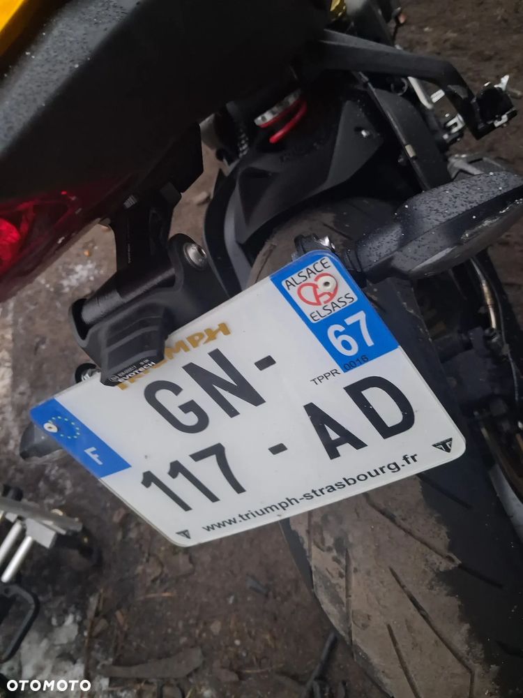Triumph Street Triple - 28