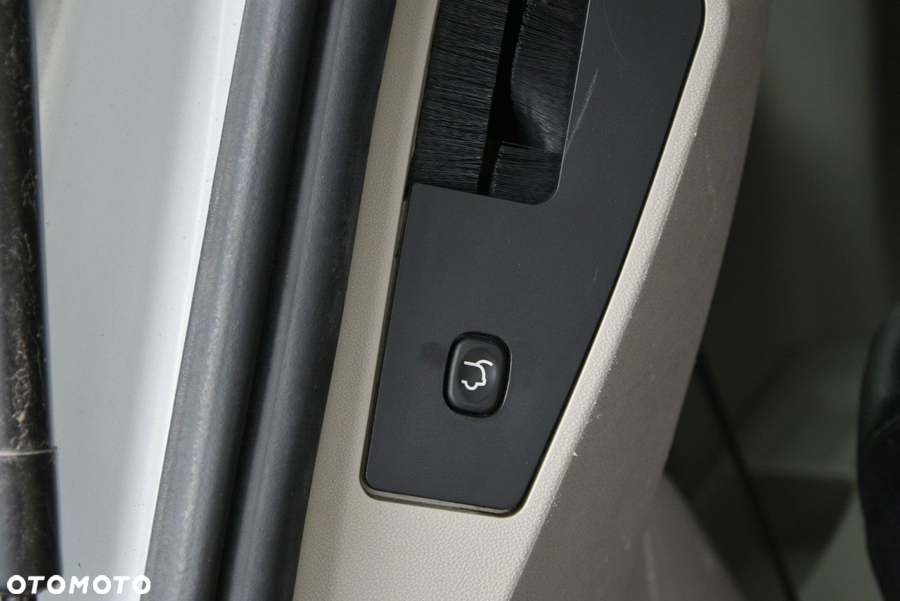 Chrysler Town & Country - 29