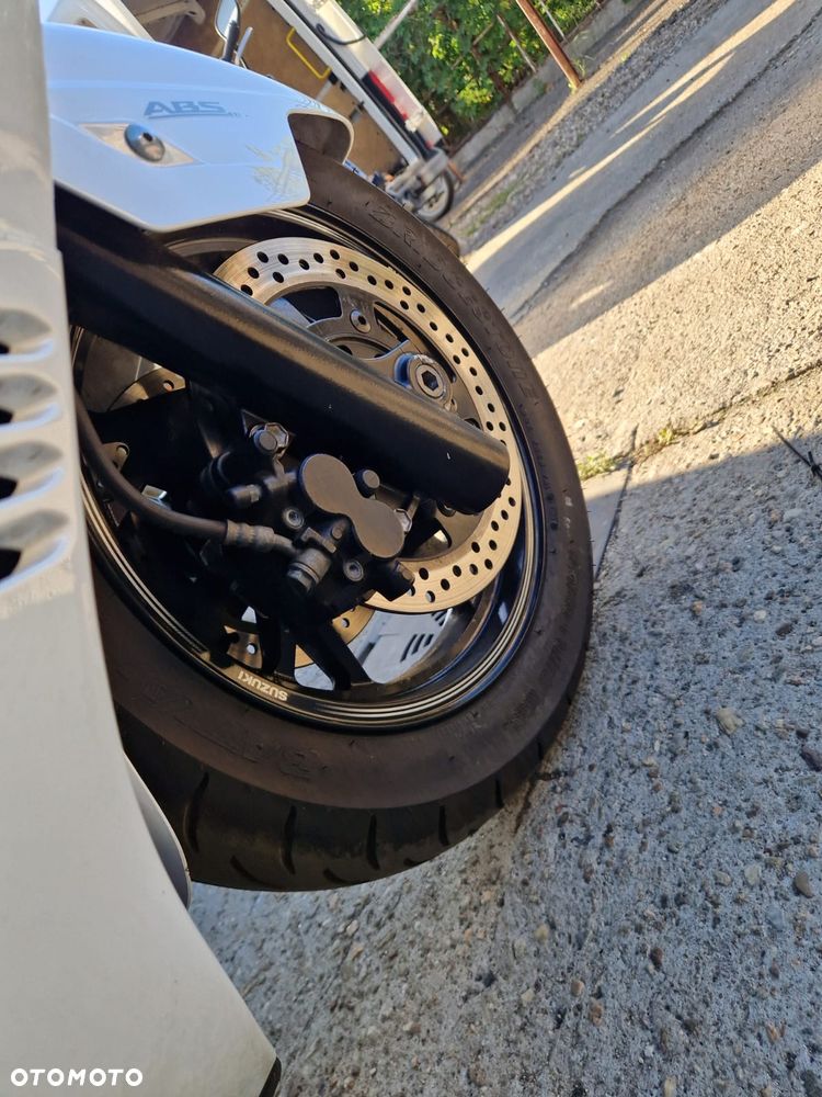 Suzuki Burgman - 16