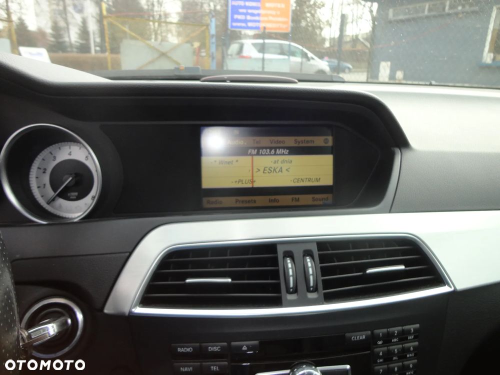 Mercedes-Benz Klasa C 180 BlueEFFICIENCY Avantgarde - 16