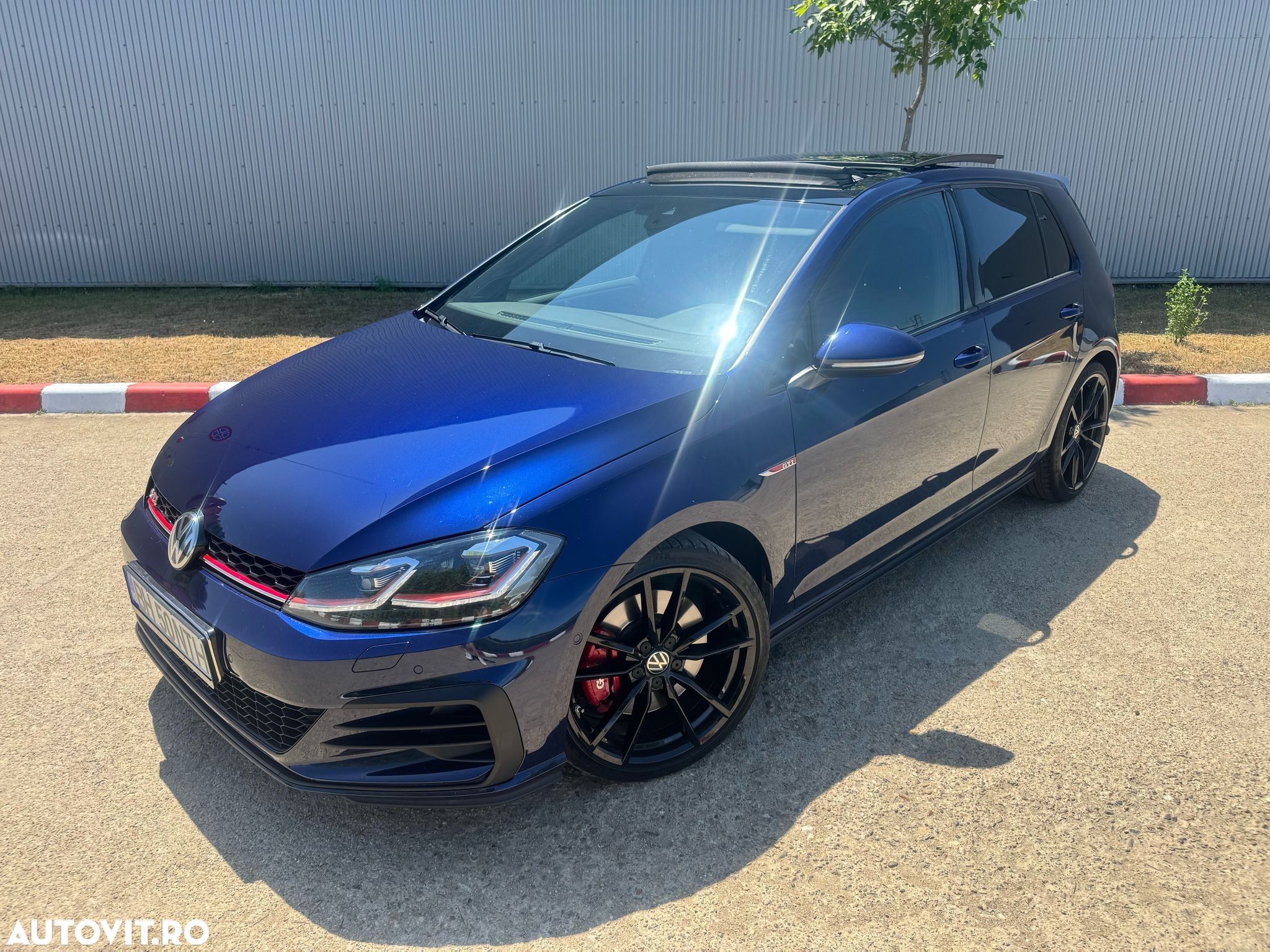 Volkswagen Golf 2.0 TSI DSG GTI Performance - 1