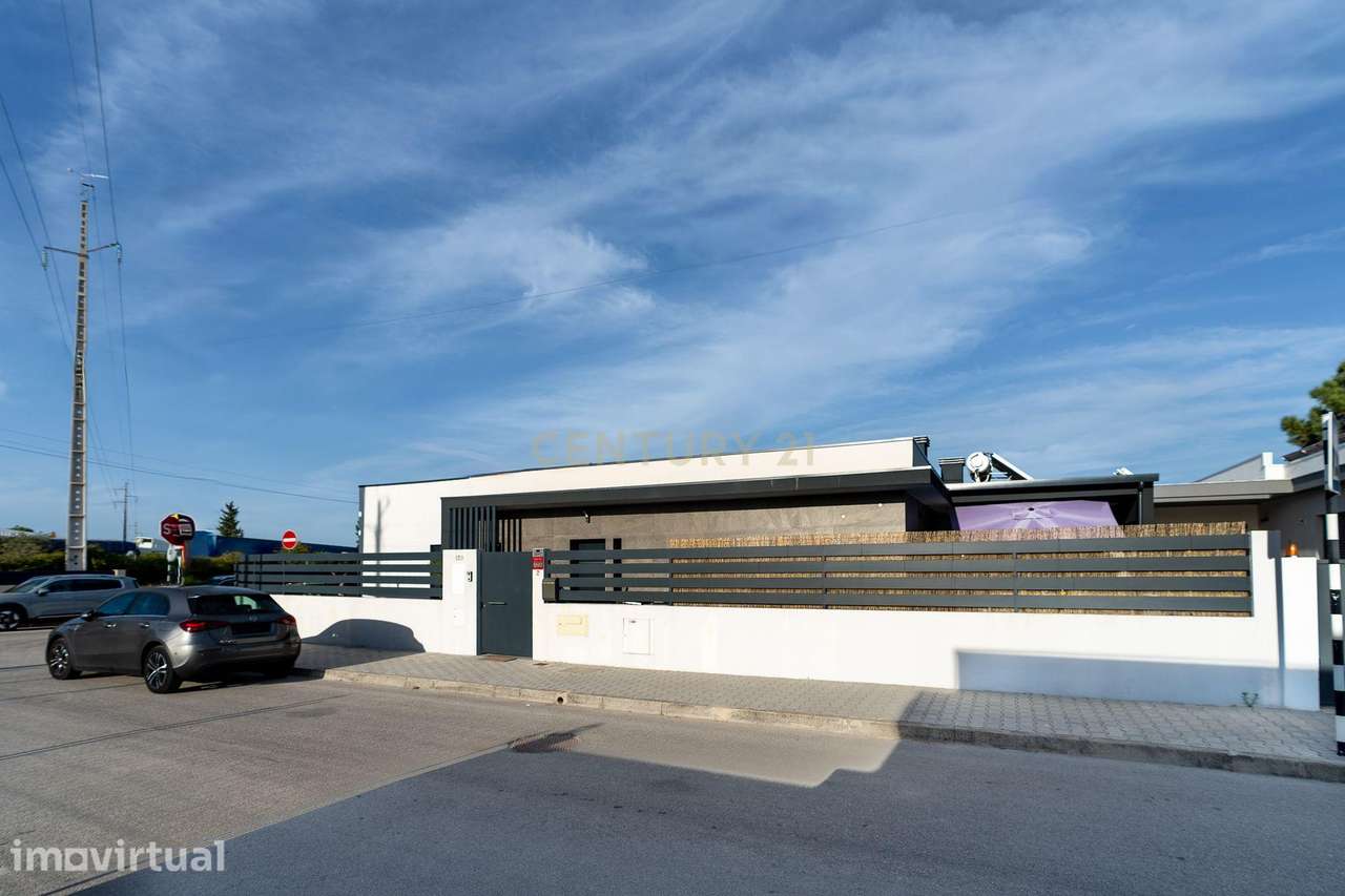 Moradia T3 Térrea de Gaveto com Piscina, Domótica e Espaço Exterior | - Grande imagem: 5/45
