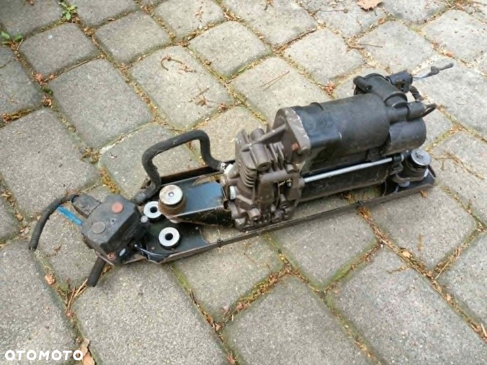 Kompresor sprężarka Nivo zawieszenia BMW E61 - 2