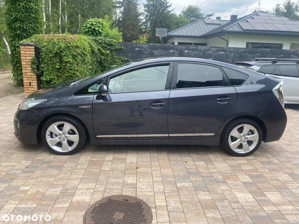 Toyota Prius (Hybrid) Executive - 12