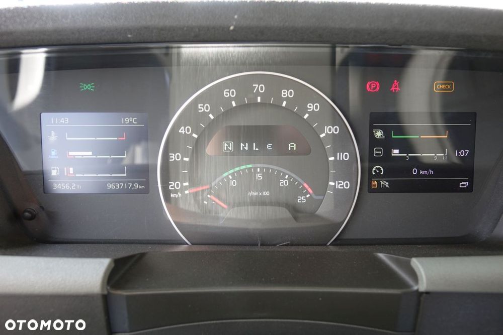 Volvo FH 460 GLOBETROTTER / EURO 6 / STANDARD / AUTOMAT / KLIMATYZACJA POSTOJOWA / 2 ZBIORNIKI - 28