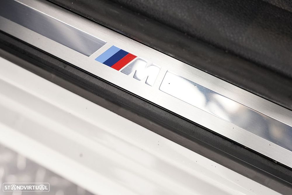 BMW 330 e Pack Desportivo M Auto - 23