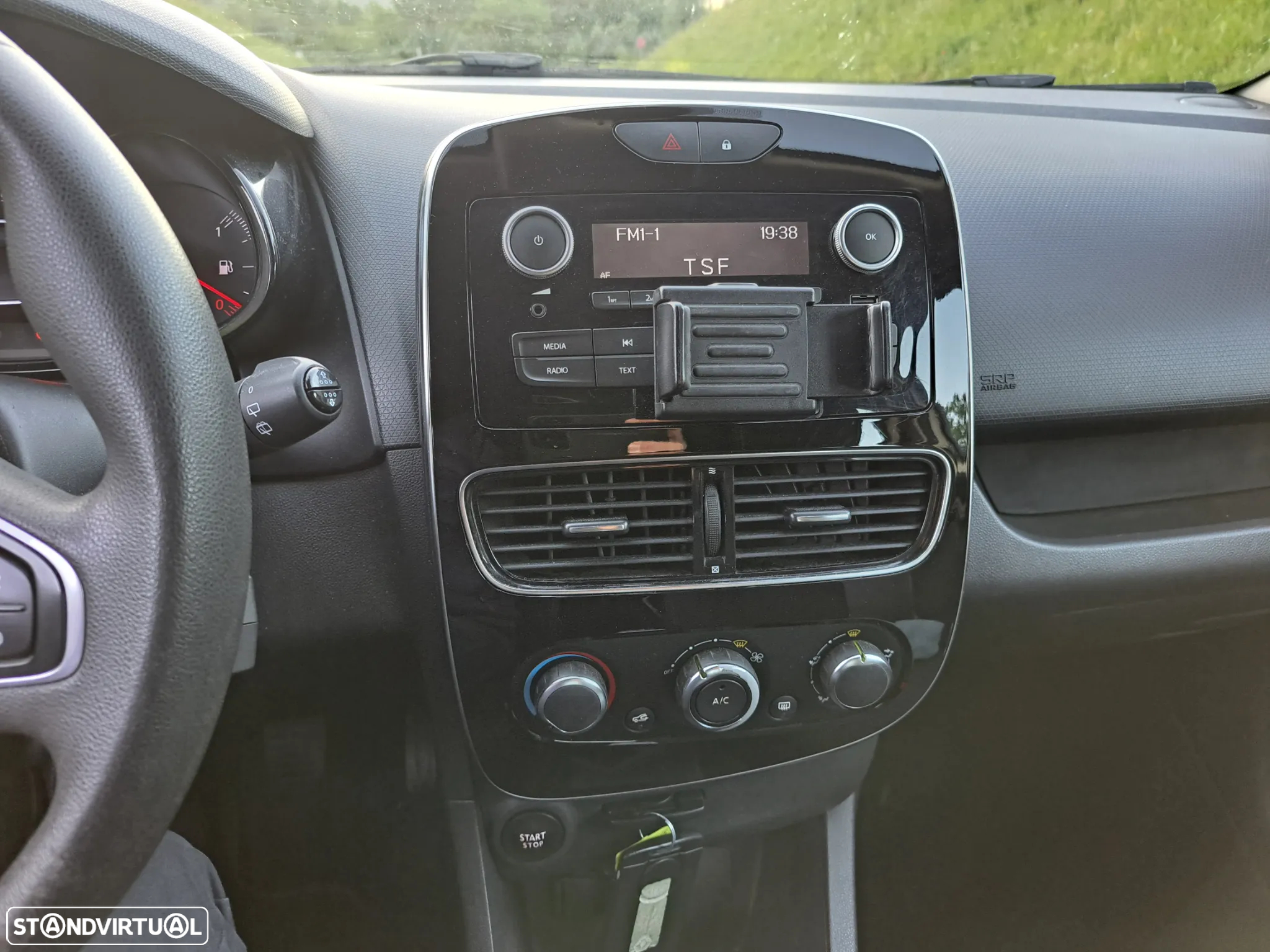Renault CLIO - 17