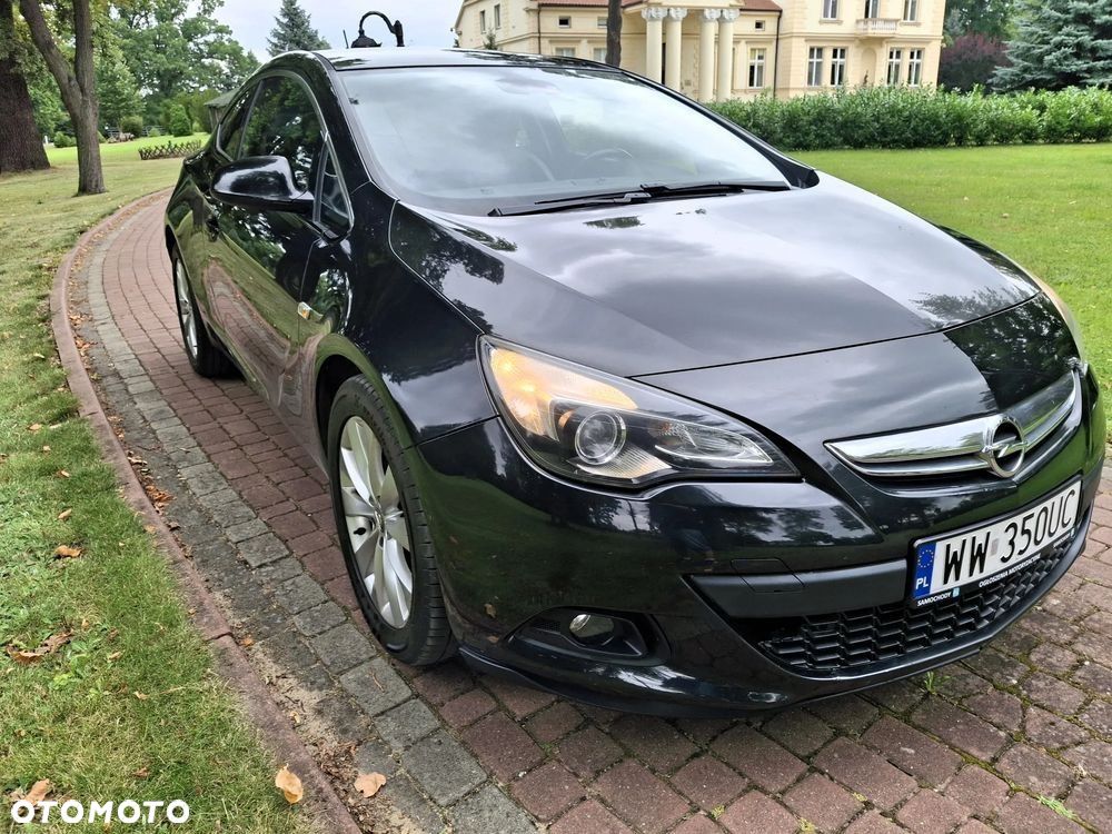 Opel Astra 2011 photo 2