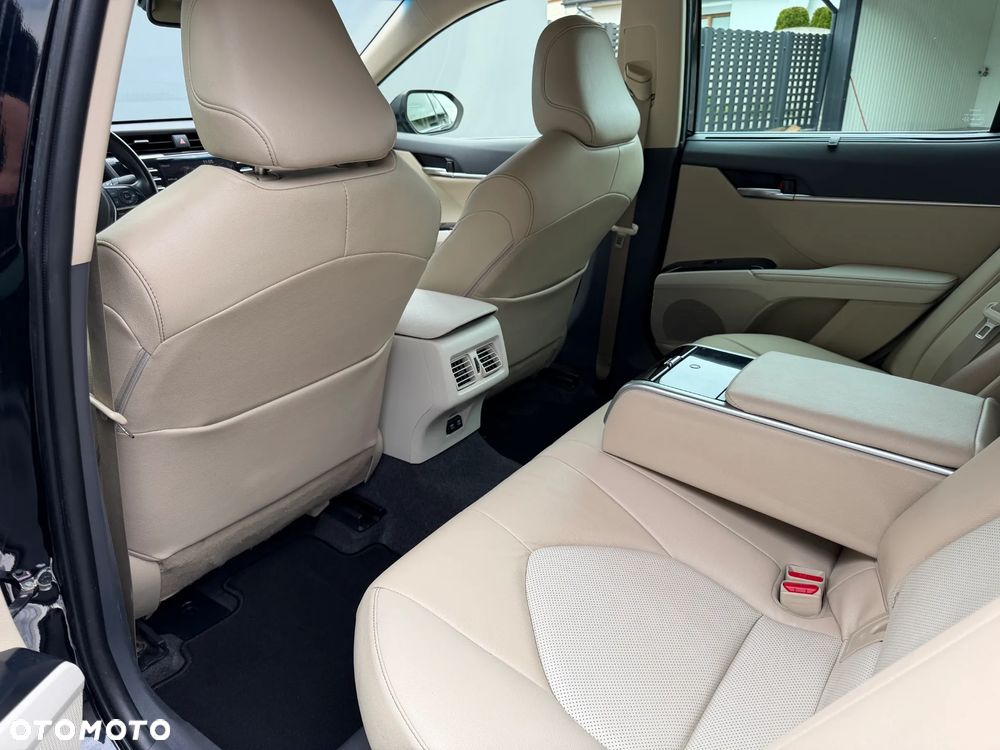 Toyota Camry 2.5 Hybrid Executive CVT - 32