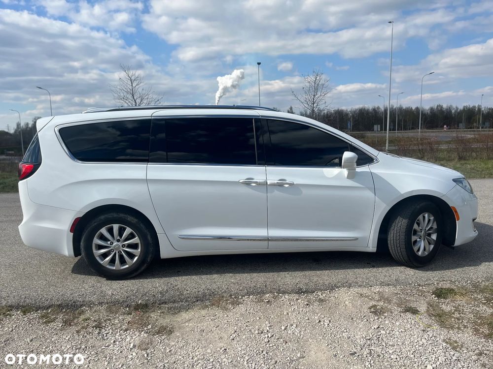 Chrysler Pacifica - 6