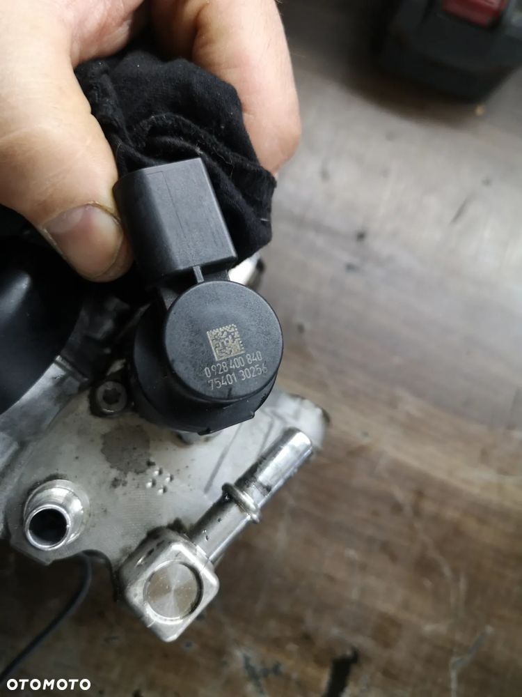 POMPA WTRYSKOWA BMW F10 F20 F25 F30 2.0d 190KM B47 8511626 BOSCH 0445010768 - 2