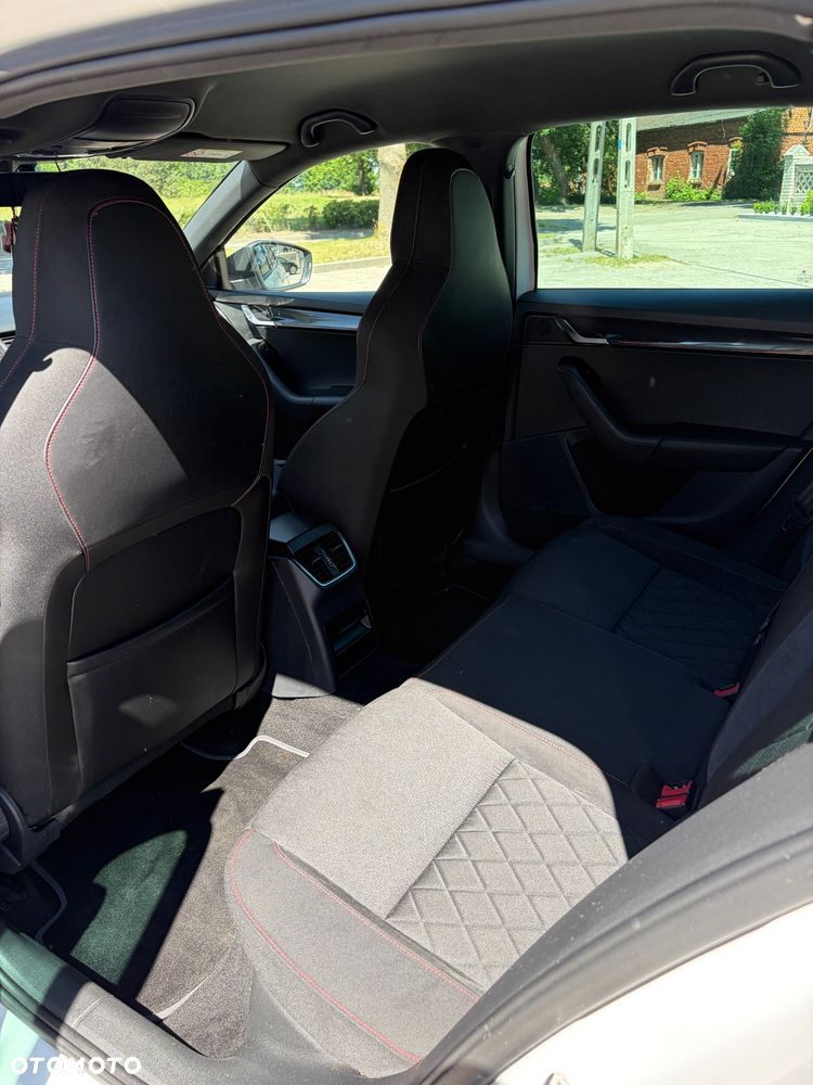 Skoda Octavia 2.0 TDI DSG RS - 13