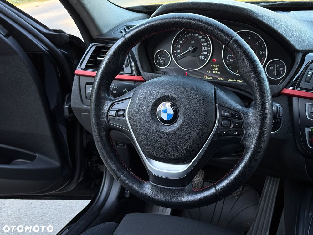 BMW Seria 3 320d Blue Performance Sport Line - 28