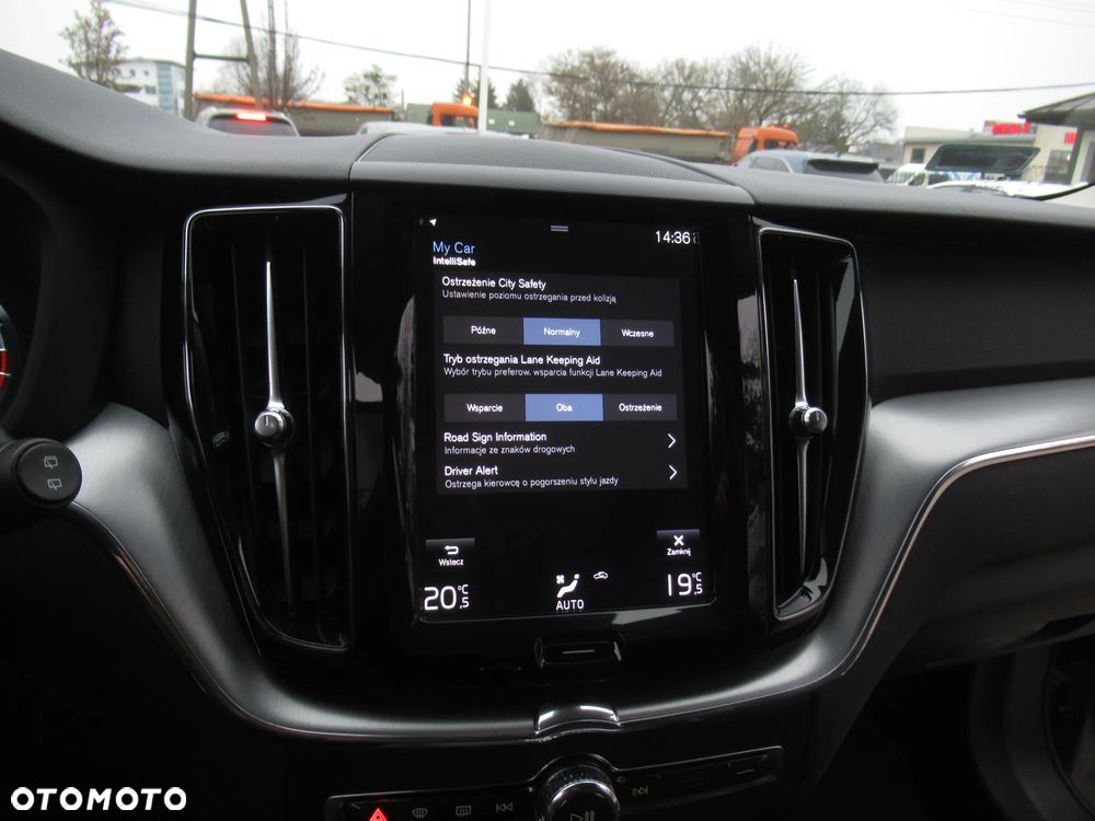 Volvo XC 60 T4 Momentum Pro - 21